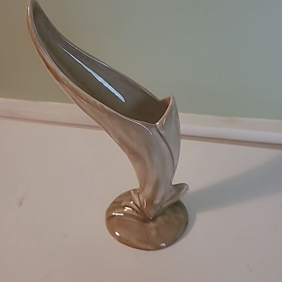 Glady's Pottery Cornucopia Vase - Picture 4 of 5